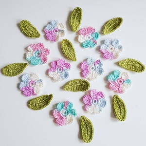 Petites appliques de fleurs au crochet, lot de 10 fleurs au crochet avec 10 feuilles, fleurs en coton faites à la main pour le scrapbooking et la fabrication de cartes