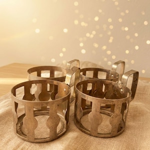 Vintage metall teglashållare set om 4, minimalistisk brutalistisk podstakanniker, industriell mitten av århundradet modern köksinredning