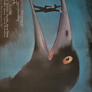 May include: A black and white poster with a dark blue background. The poster features a large black bird with its beak open, and a man in a suit is hanging from the beak. The poster text reads "Po Godzinach" and includes the film's production information.