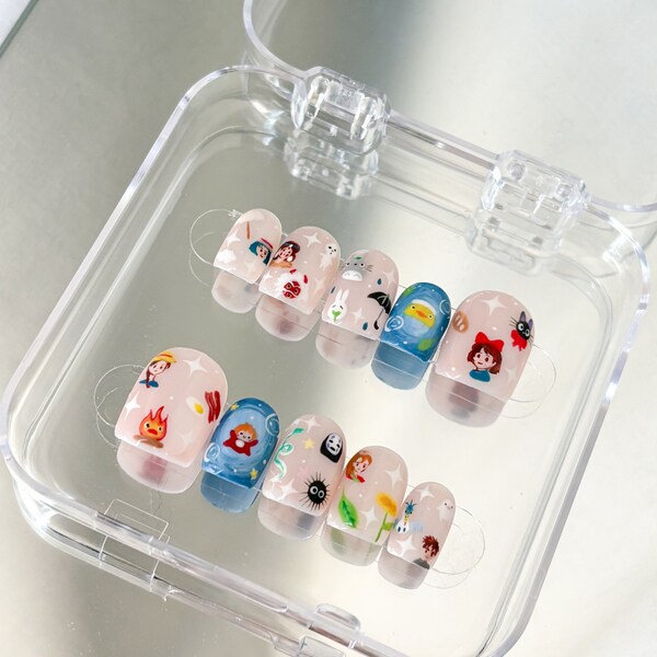 Cuentos caprichosos / studghibNails / Anime Press Ons / Arte de uñas japonés / Press Ons / The Cafe Beauty