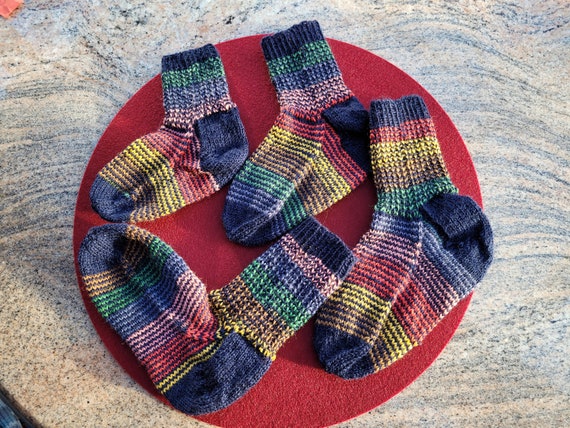 Handgestr. Socken - Größe 26/27, 28/29, 30/31, 32/33, 34/35+ 36/37 +38/39- Blau Bunt geringelt