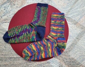 Hand-knitted socks - size 42/43 - foot length 27.5 cm - sock yarn - handmade - knitted - dark blue stripes and colorful stripes