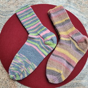 Hand-knitted socks - size 38/39 - foot length 25 cm - sock wool - handmade - grey + beige colorful stripes