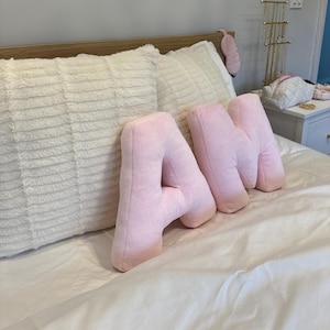 Decoración de almohadas con letras, decoración de dormitorio, decoración de sofá, almohada personalizada, monograma decorativo, letra personalizada, almohada con forma de alfabeto
