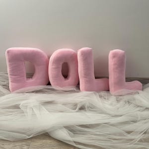 Juego de muñecas, decoración de almohadas con letras, decoración de dormitorio, almohada personalizada, monograma decorativo, letra personalizada, decoración de almohadas con forma de alfabeto
