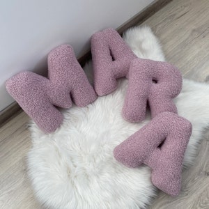 Almohada con letras en rosa empolvado, letreros personalizados para bebé, almohada con alfabeto, letra inicial, monograma decorativo, regalo para baby shower