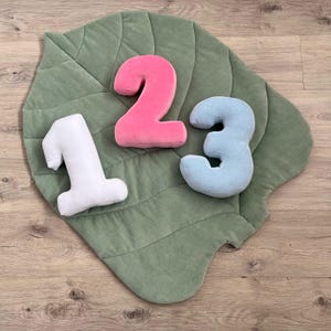 Almohada con números, decoración de tela con números, regalo de inauguración de la casa, almohada personalizada con monograma, letra decorativa personalizada, regalo para el día de la madre