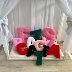 Almohada decorativa de terciopelo multicolor con forma de letra, regalo de inauguración de la casa, almohada personalizada con monograma de letra personalizada, almohada con alfabeto