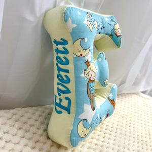 Príncipe personalizado, letras iniciales de almohada, guardería del principito, almohada del alfabeto, monograma azul, decoración de sala de juegos, regalo personalizado para habitación de niño
