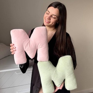Almohadas con letras pastel, regalo para pareja, decoración de almohadas con letras rosas, decoración de dormitorio, regalo de novia, letra personalizada decorativa con monograma