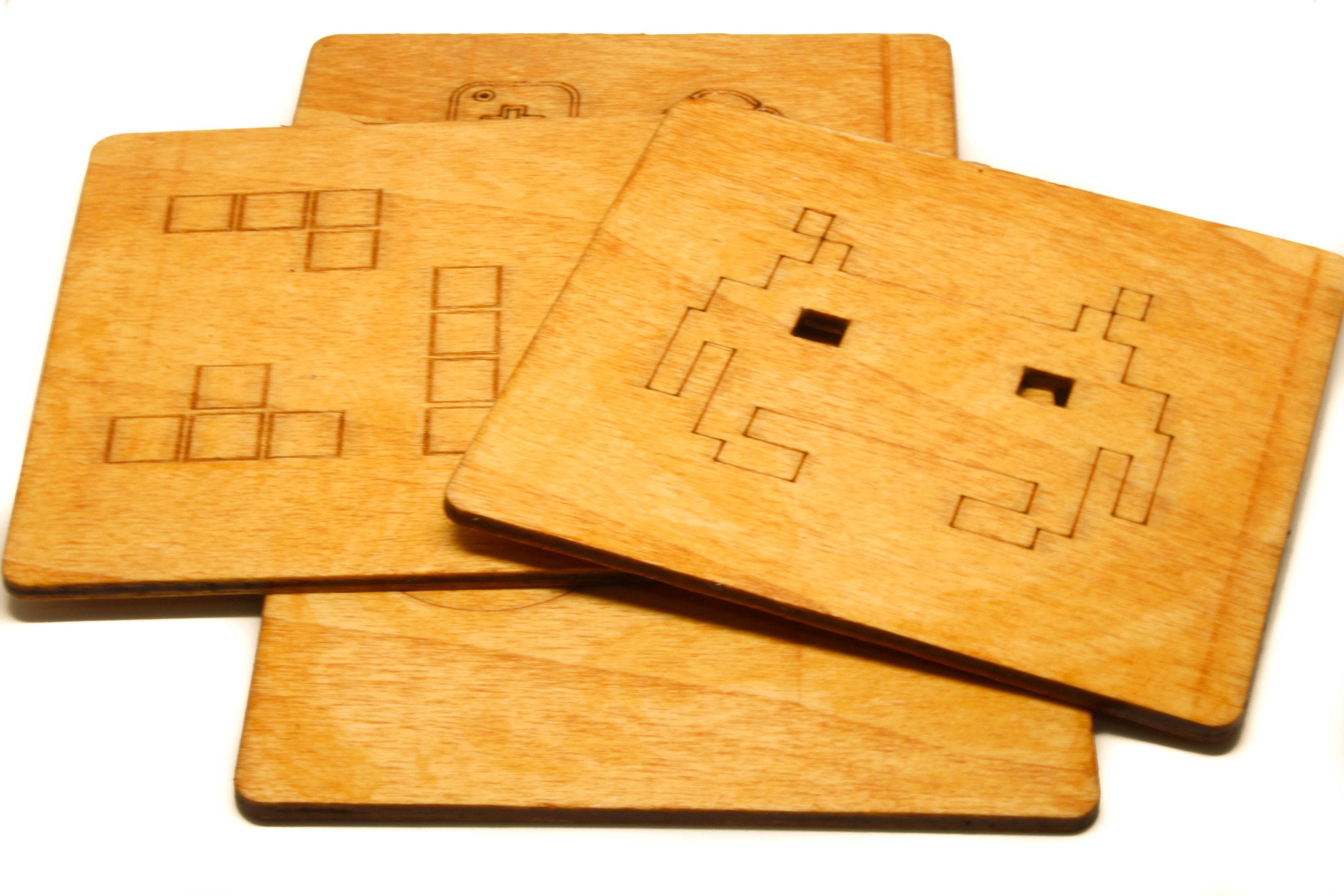 Classic Games X4 Wooden Coasters - Dessous de Verre en Bois Holz Untersetzer Posavasos Madera