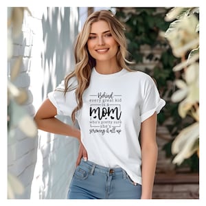 Behind Every Great Kid Is A Mom, cadeau voor haar, grafisch, Moederdagcadeau, digitale download, cadeau voor moeder, retro design, Mama Svg png