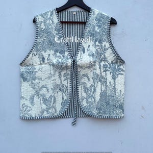 Cotton Quilted Waistcoat Vintage Style Quilted Vest Jackets, V-neck Floral Coat Holidays Gifts Sleeveless Jacket for Women Gifts