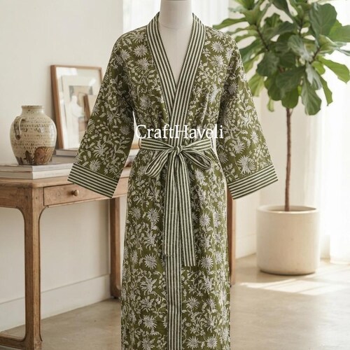 Handgefertigter Kimono aus Baumwolle: Boho-Kleid mit indischem Blockdruck