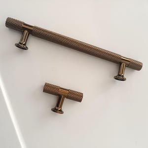 Tiradores moleteados para armarios, tiradores de barra en T de cobre antiguo para cajones, pomos de latón dorado texturizado para armarios, herrajes de cocina modernos de estilo industrial.
