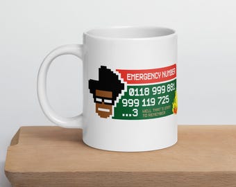 Taza de IT Crowd: Moss Emergency Number, taza de café de comedia británica