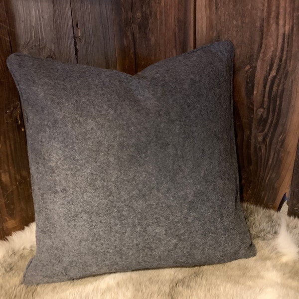 Housse de coussin en feutre style chalet alpin gris 40 x 40 cm coussin décoratif coussin de canapé housse de coussin cabane en feutre coussin de style maison de campagne Alpes alpines montagnes