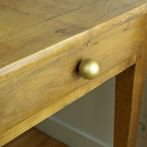 Furniture knob "Golf": pleasant to touch, good grip & several colours to choose from