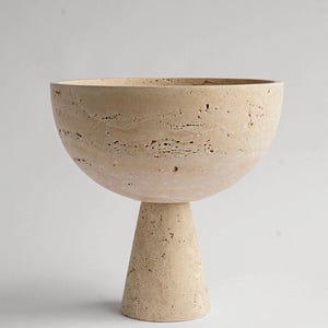Standing fruit bowls