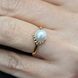 14K Yellow Gold Diamond Pearl Ring