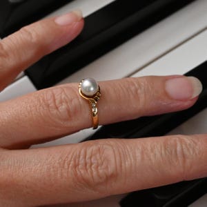 14K Yellow Gold Diamond Pearl Ring