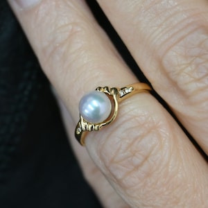 14K Yellow Gold Diamond Pearl Ring