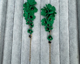 Pendientes de flores rosas y verdes / Pendientes colgantes en cascada / Elegantes / Inspirados en la naturaleza / Joyería lila, Pendientes hechos a mano