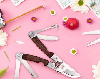 5-in-1 Garden Multi Tool In Gift Box with Wooden Handle | Personalisation Available | Gardeners Gift | Gifts for Home and Him & Her