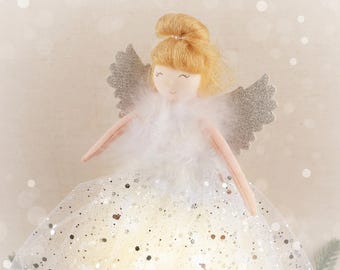 Puntale per albero di Natale a forma di angelo argentato illuminato • Decorazione festiva per la casa (batterie incluse)