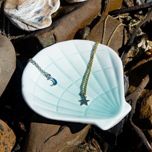 Naczynie na drobiazgi Rock Pool Scallop Trinket | Akcesoria domowe | Biżuteria Kolczyki Pierścienie Organizer | Pudełko na prezent | Prezent do domu