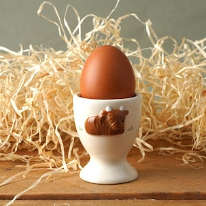 Huevera de vaca de las Tierras Altas de Bramble Farm en caja de regalo / Artículos de cocina / Artículos para el hogar