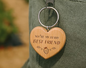 Llavero de corazón de roble «Berry Best Friend» de Strawberry Fields / Regalo perfecto / Llaves de casa / Novedad