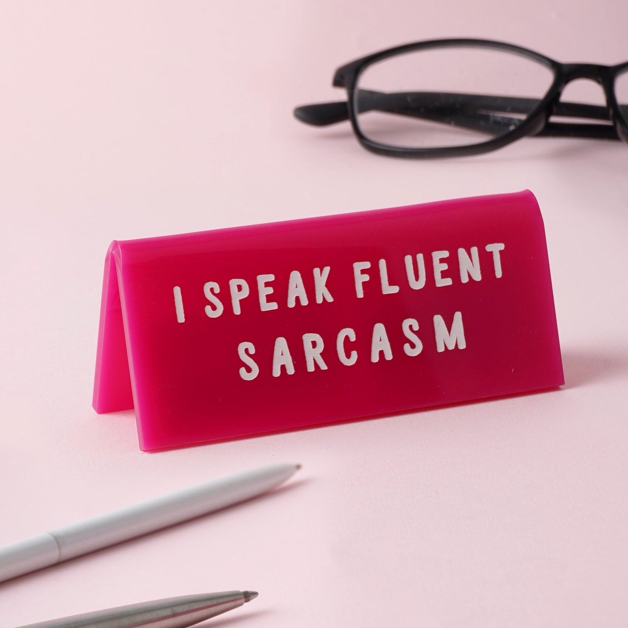 Pink Acrylic Desk Sign 'I Speak Fluent Sarcasm'