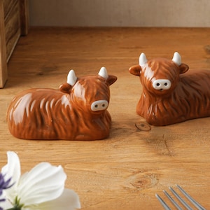 Bramble Farm Highland Cow Salt & Pepper Shakers In Gift Box | Farm Yard Animals | Country Kitchen Decor | Tableware | Cruet Set | Rustic