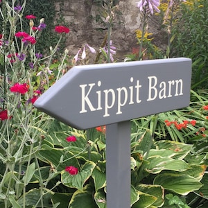 Personalised Painted Wooden Arrow Sign for House Garden Outdoor Name Plaque with Post Stake