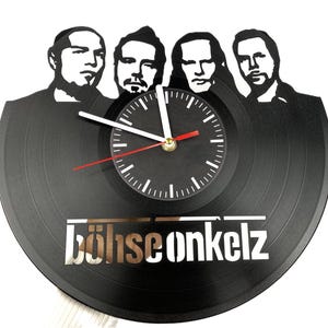 Front-facing view of Böhse Onkelz vinyl record clock showing band members’ cutout portraits and logo carved into the record.