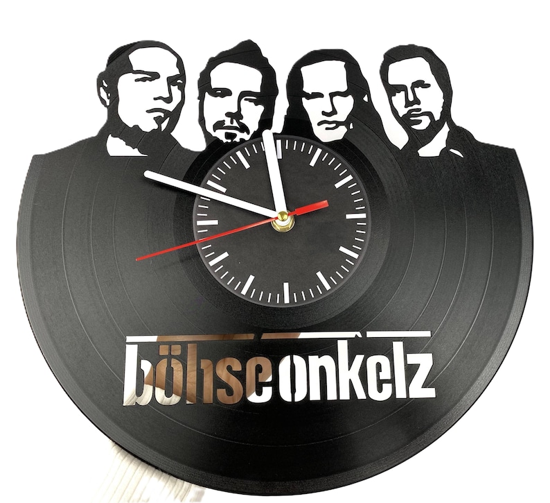 Front-facing view of Böhse Onkelz vinyl record clock showing band members’ cutout portraits and logo carved into the record.