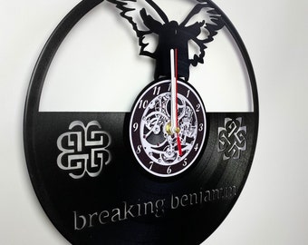 Rockin&#39; Time: A Unique Brek Benjamin Vinyl Record Clock for Music Lovers!