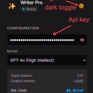 Peut inclure: Interface sombre affichant "Writer Pro" avec l'état "Ready". Il présente une section de configuration avec une clé API masquée, une sélection de modèle "GPT-4o (High Intellect)" et des détails sur les jetons et le coût. Un bouton pour le mode clair et sombre est également visible.