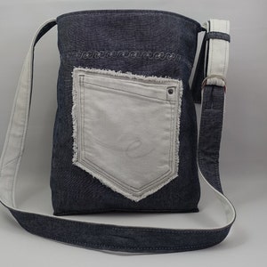 Besondere, leichte Jeanstasche mit kleinem Geldbeutel und Taschenorganizer,  nachhaltig genäht
