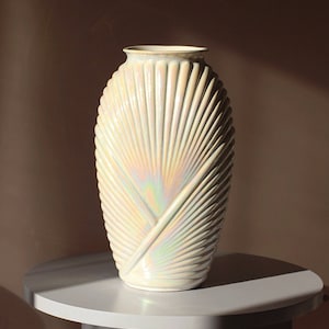 Art Deco Revival iridescent vase – Anchor Hocking style – Vintage 80s
