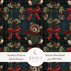 Può includere: Motivo ripetuto con orsacchiotti marroni con maglioni verdi e sciarpe rosse, fiocchi rossi e ghirlande di agrifoglio su uno sfondo a quadri scuro. Le parole "Seamless Pattern" e "Hand-Drawn" sono visibili. Adatto per progetti natalizi.