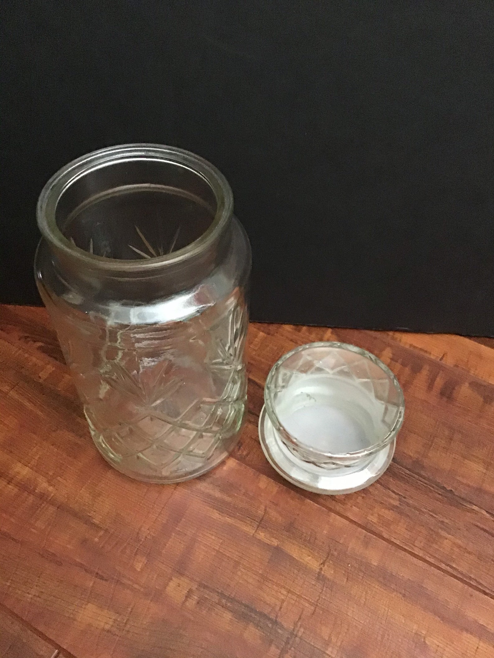 Vintage 1984 PLANTERS Peanut Mr. Peanut Clear Glass Decanter JAR Nuts