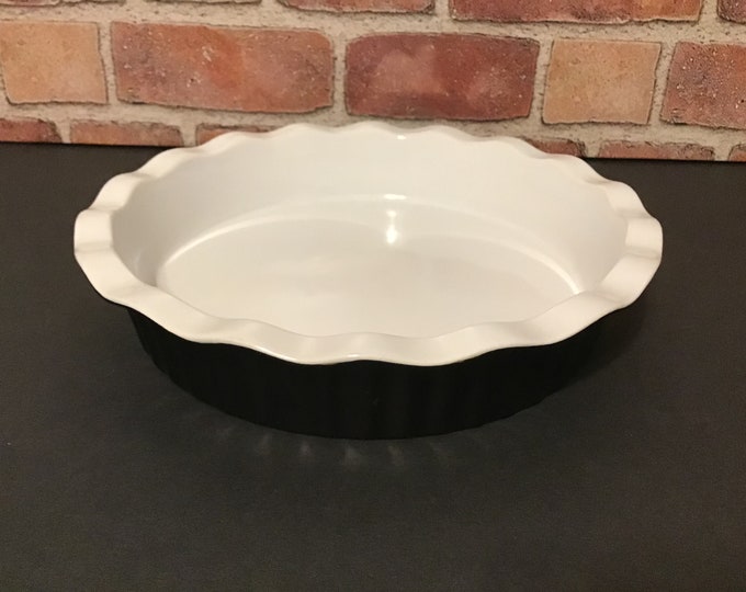 Bialetti 9 Stoneware Deep Dish Pie Plate Oven to Table Black and White
