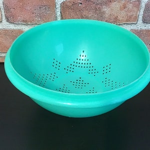 Tupperware Mint Green Vintage Colander Strainer