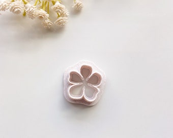 Free Flowing Flower Clay Cutter