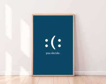 Könnte beinhalten: Ein blaues Poster mit einem weißen Emoticon, das eine Kombination aus einem traurigen und einem fröhlichen Gesicht ist. Der Text "you decide." befindet sich unter dem Emoticon.