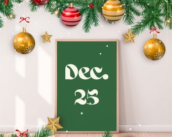 Könnte beinhalten: Eine grüne Tafel mit dem Text "Dec. 25" in weiß. Die Tafel ist von Weihnachtsdekoration umgeben, darunter rote und goldene Kugeln und grüne Tannenzweige.