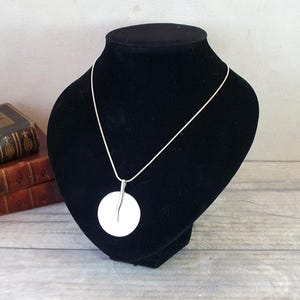 Mother of Pearl 925 Stirling Silver Necklace: round shaped mother of pearl pendant necklace, silver chain and mount