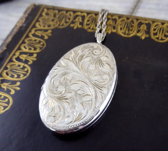 Silver Locket Pendant, Antique Silver Plated Pendant (57x50mm) G33827